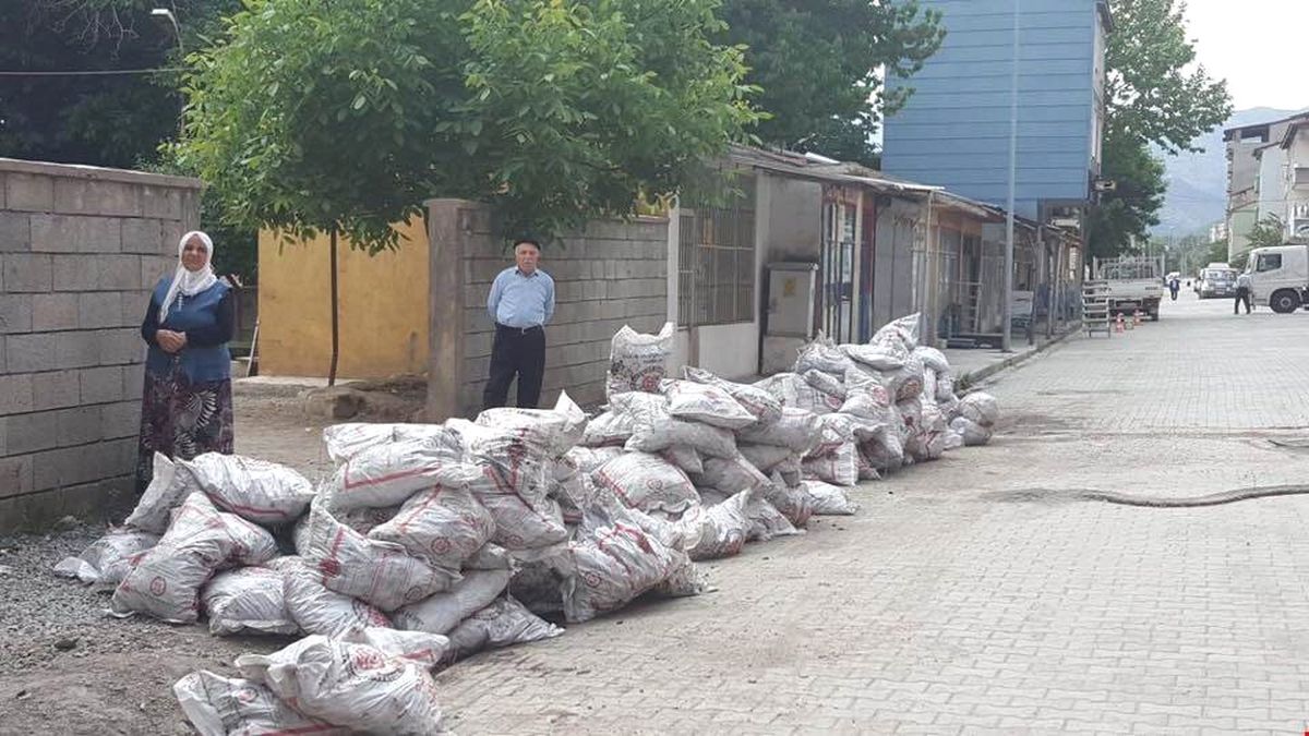 Tatvan\'da Kömür Yardımı Dağıtımı