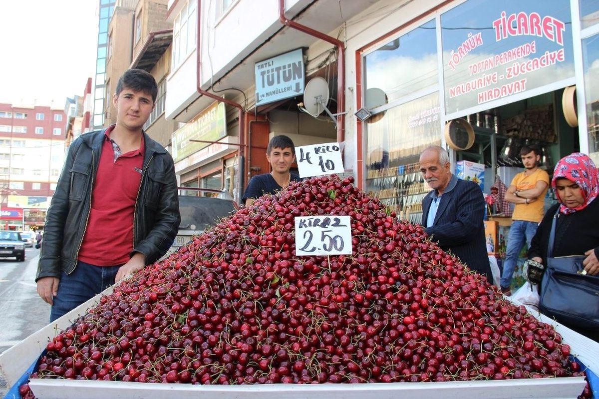 Tezgahlarda Kiraz Bereketi