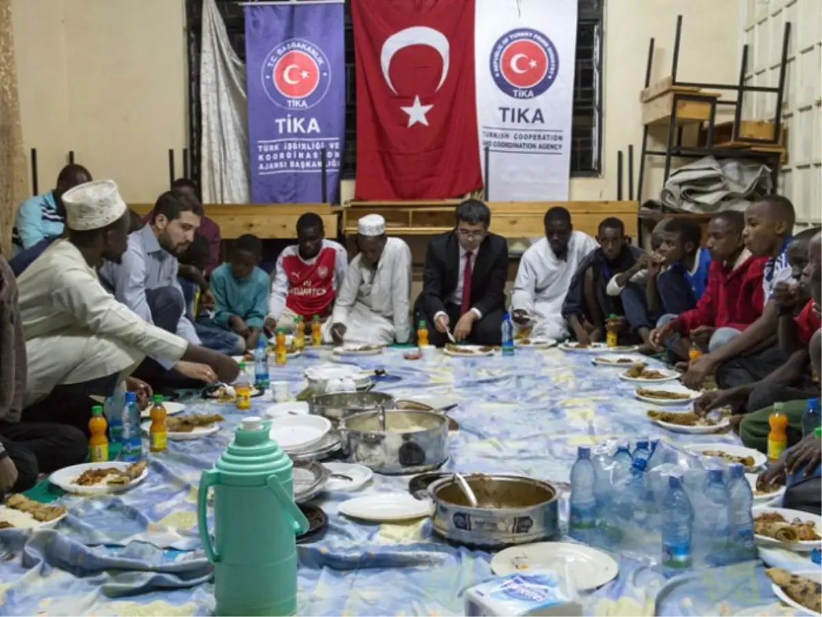 Tika Kenyalı Müslümanlara İftar Verdi