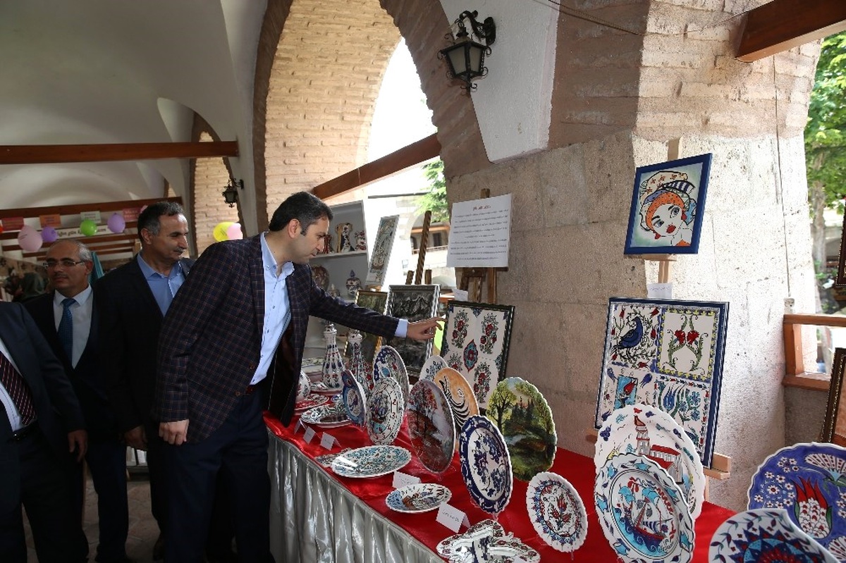 Tokat\'ta Fırçadan Motifler Sergisi Açıldı