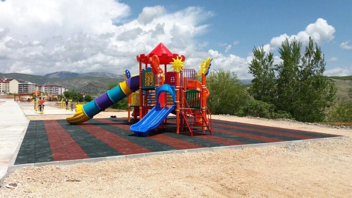 Ümraniye Belediyesi Tunceli\'ye Park Yapıyor
