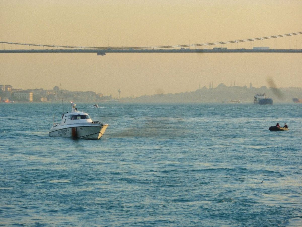 Üsküdar\'da Arkadaşlarıyla Denize Giren Genç Kayboldu