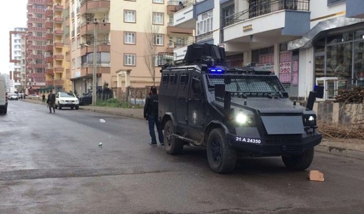 Zırhlı Polis Aracıyla Otomobil Çarpıştı: 5 Ölü