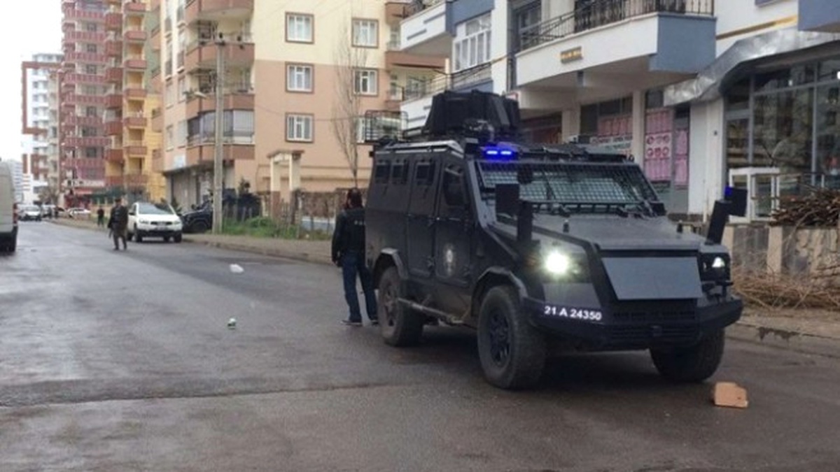 Zırhlı Polis Aracıyla Otomobil Çarpıştı: 5 Ölü
