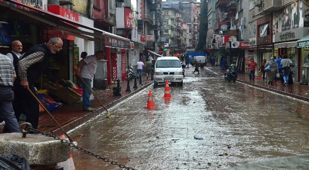 Zonguldak\'ta Yağmur Ulaşımı Etkiledi