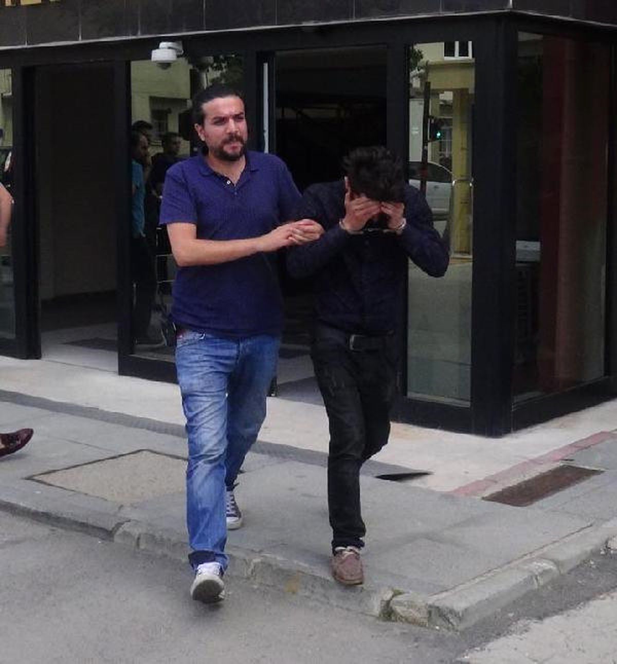 13 İş Yerinden Elektronik Eşya Hırsızlığı Şüphelisi Yakalandı