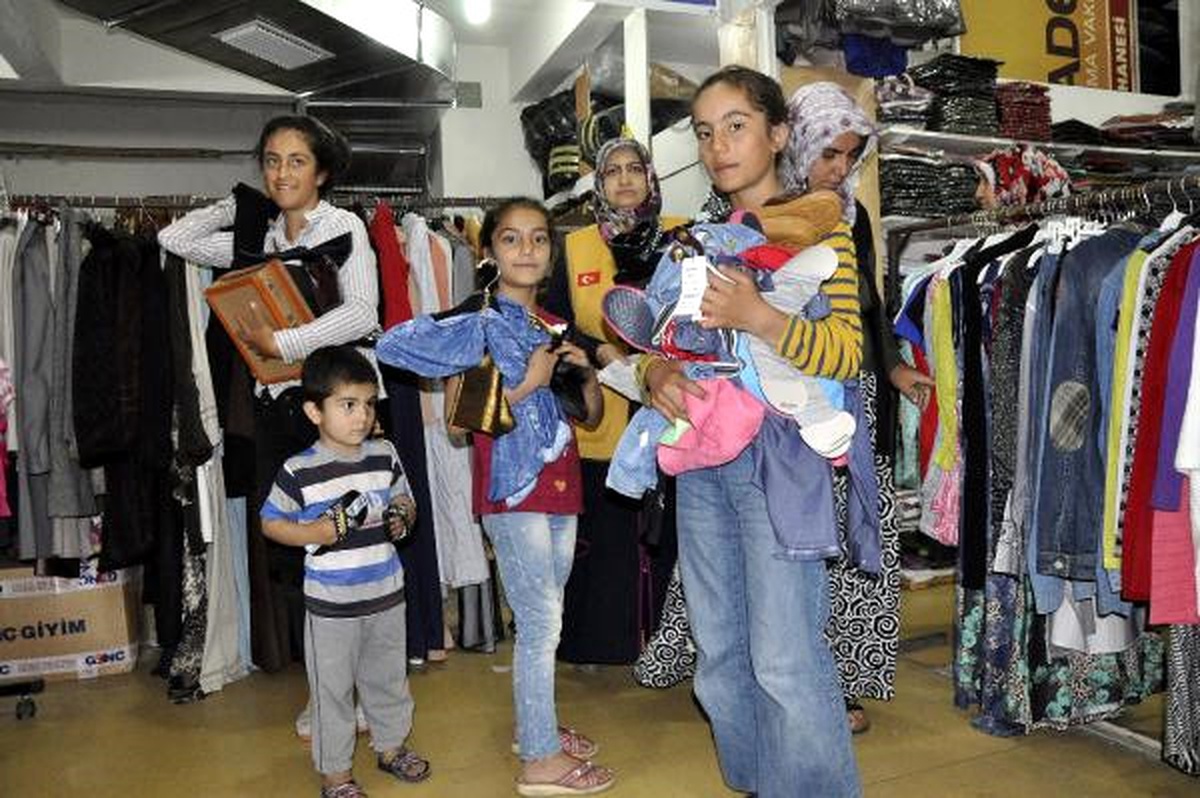 500 Yetim ve Öksüz Çocuğun "Bayramlık" Sevinci
