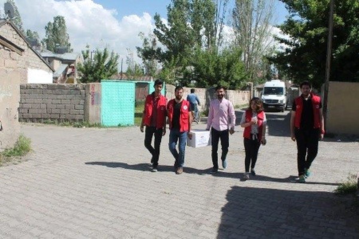 Ağrı Gençlik Merkezi\'nden İhtiyaç Sahibi Ailelere Gıda Yardımı