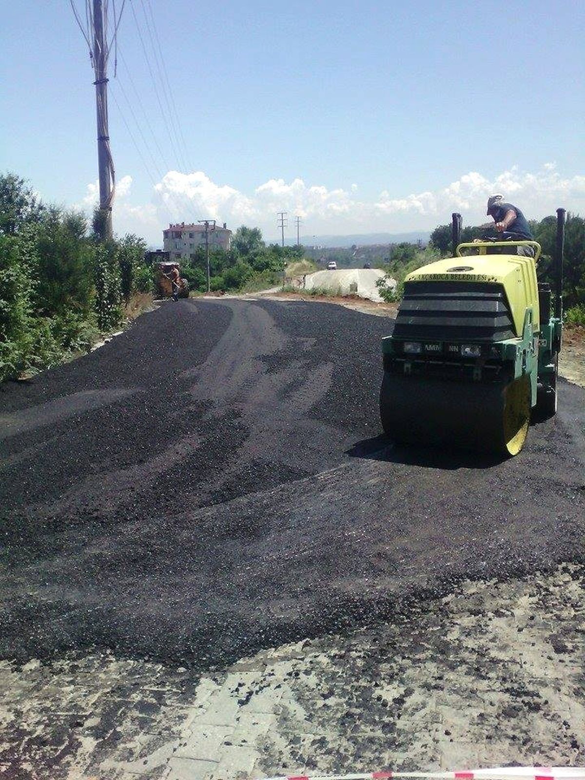 Akçakoca Belediyesi Bağlantı Yolunu Asfaltlandı