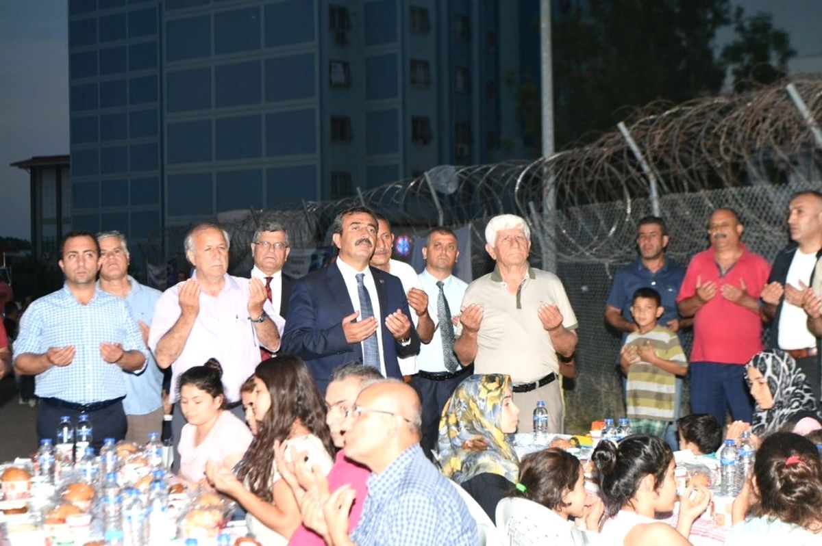 Başkan Çetin, Ceyhan ve Yüreğir Halkıyla İftar Açtı