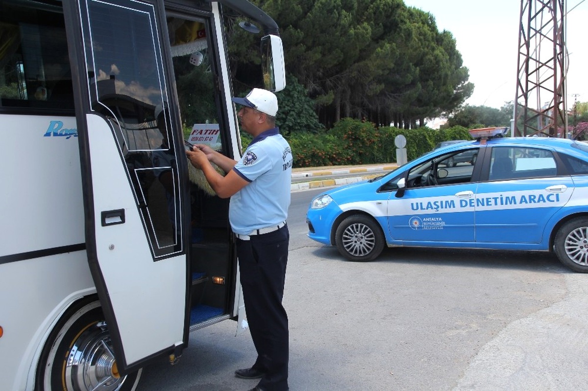 Belek Turizm Merkezinde Taşıma Araçlarına Denetim