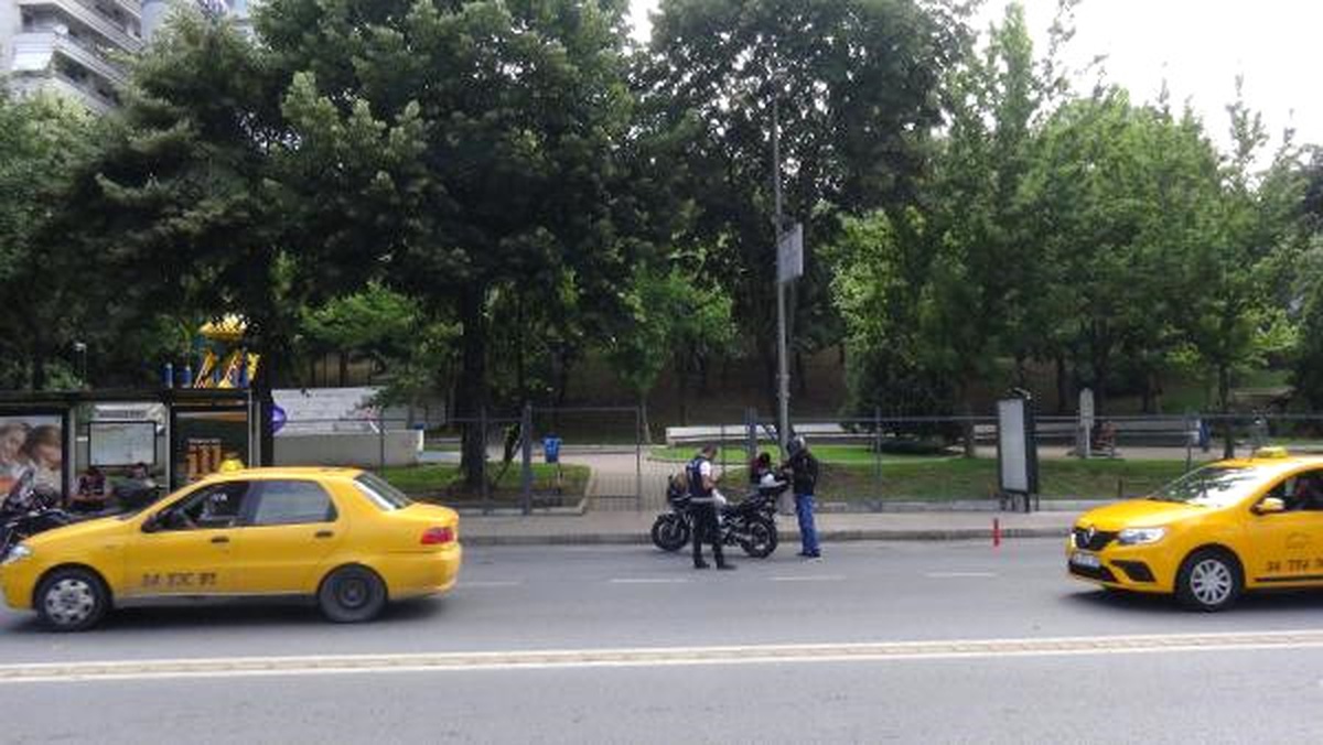Beşiktaş\'taki Azerbaycan Dostluk Parkı Demirlerle Çevrelendi