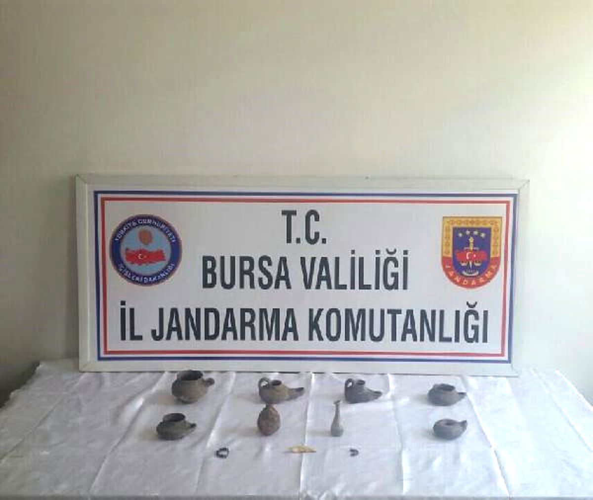 Bisküvi Kutusunda Tarihi Eser Bulundu
