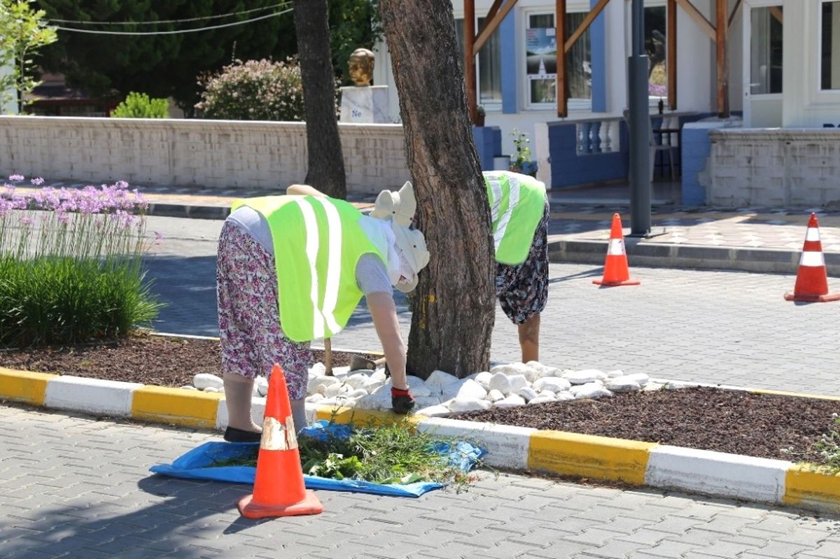 Burhaniye\'de Refüjlere Belediye Makyajı