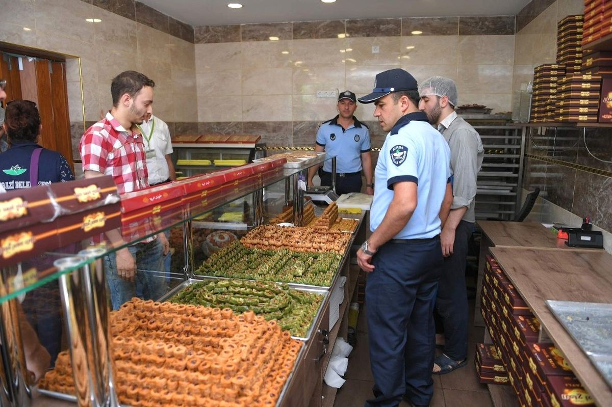 Bursa\'da Bayram Öncesi Zabıtadan Tatlı İmalathanelerine Baskın