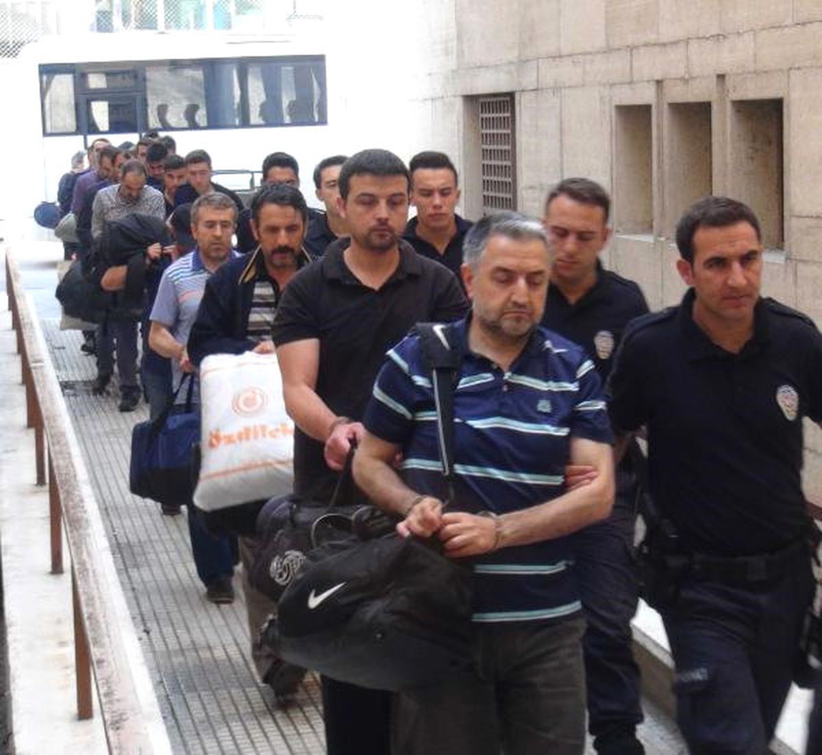Bursa\'da Fetö\'den Gözaltına Alınan 19 Doktor Adliyede
