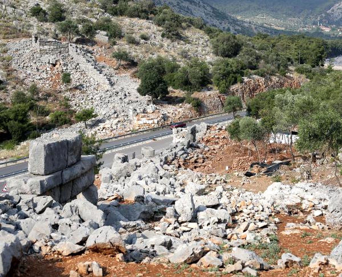 Büyük İskender\'in Fethedemediği Termessos\'ta 2300 Yıllık Yol Bulundu