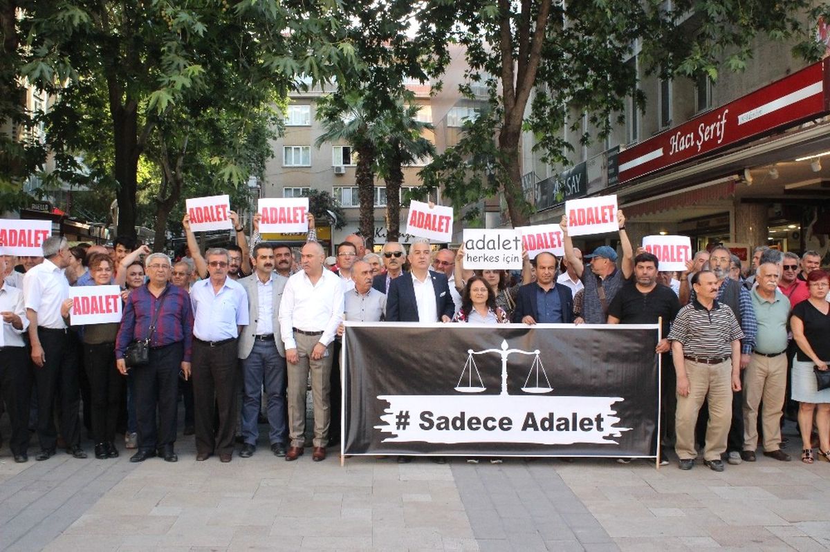 CHP Denizli\'den \'Adalet Yürüyüşü\'ne 2 Dakikalık Destek