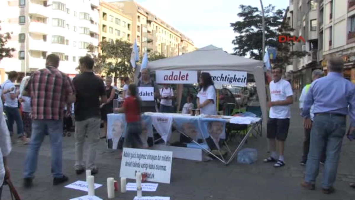 CHP\'liler Berlin\'de Adalet Çadırı Kurdu