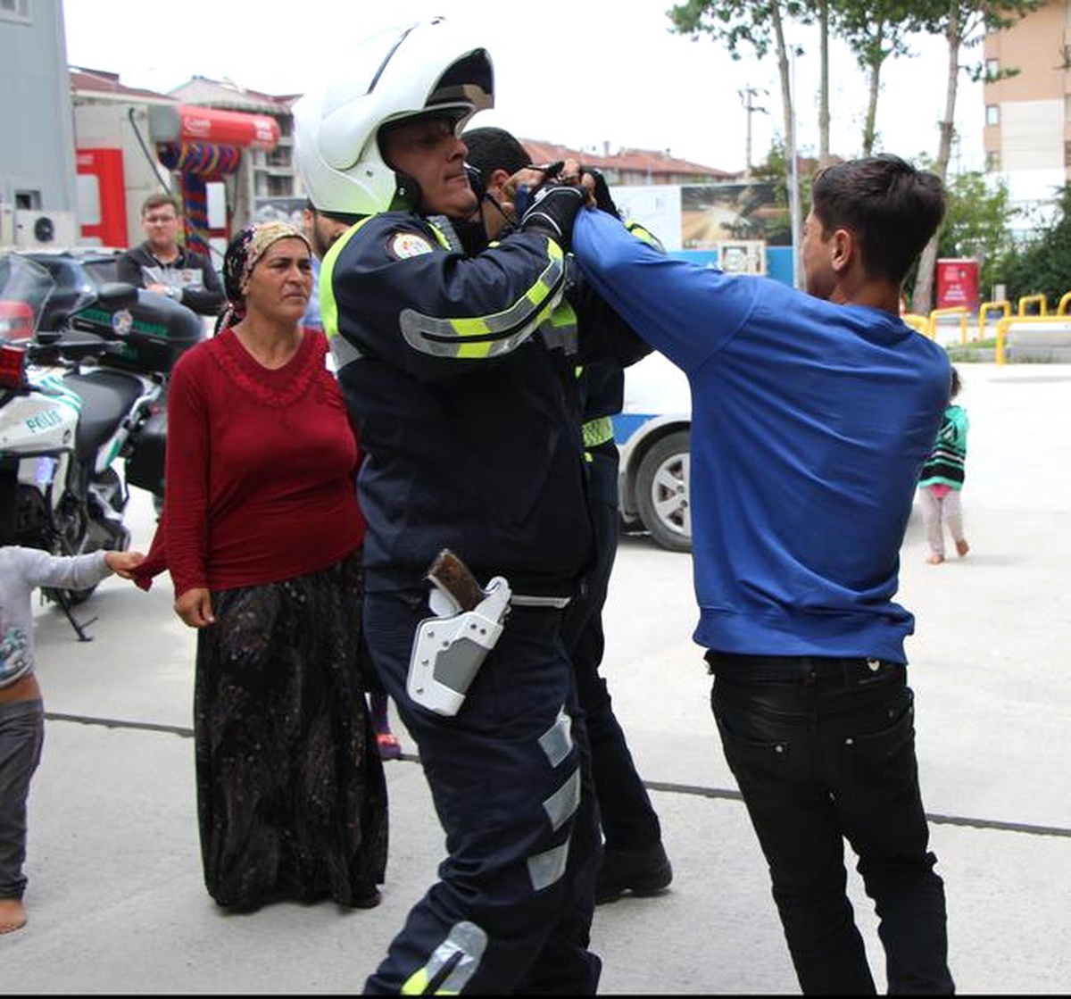 Çocuk Sürücü ve Babası Polise Zor Anlar Yaşattı