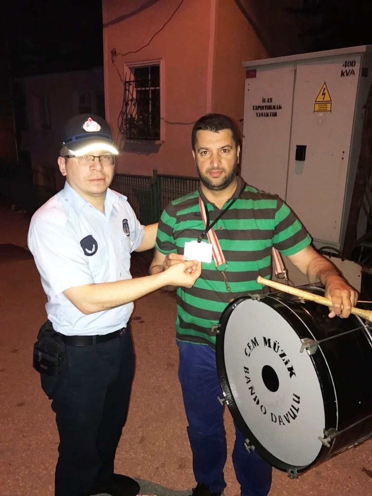 Davulcu Geliriyle 23 Yetim Çocuğu Giydirdi