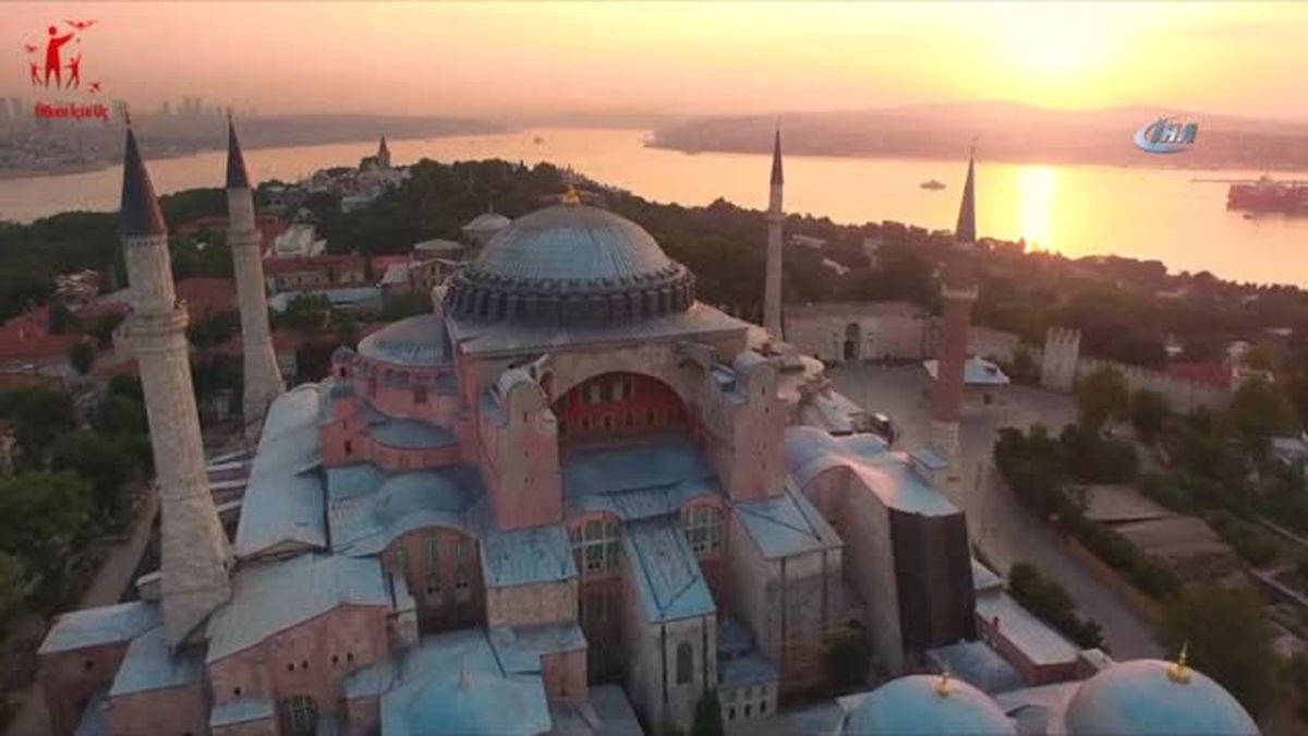 Drone\'lar Kadir Gecesi İçin Türkiye\'nin Tarihi Camilerini Görüntüledi