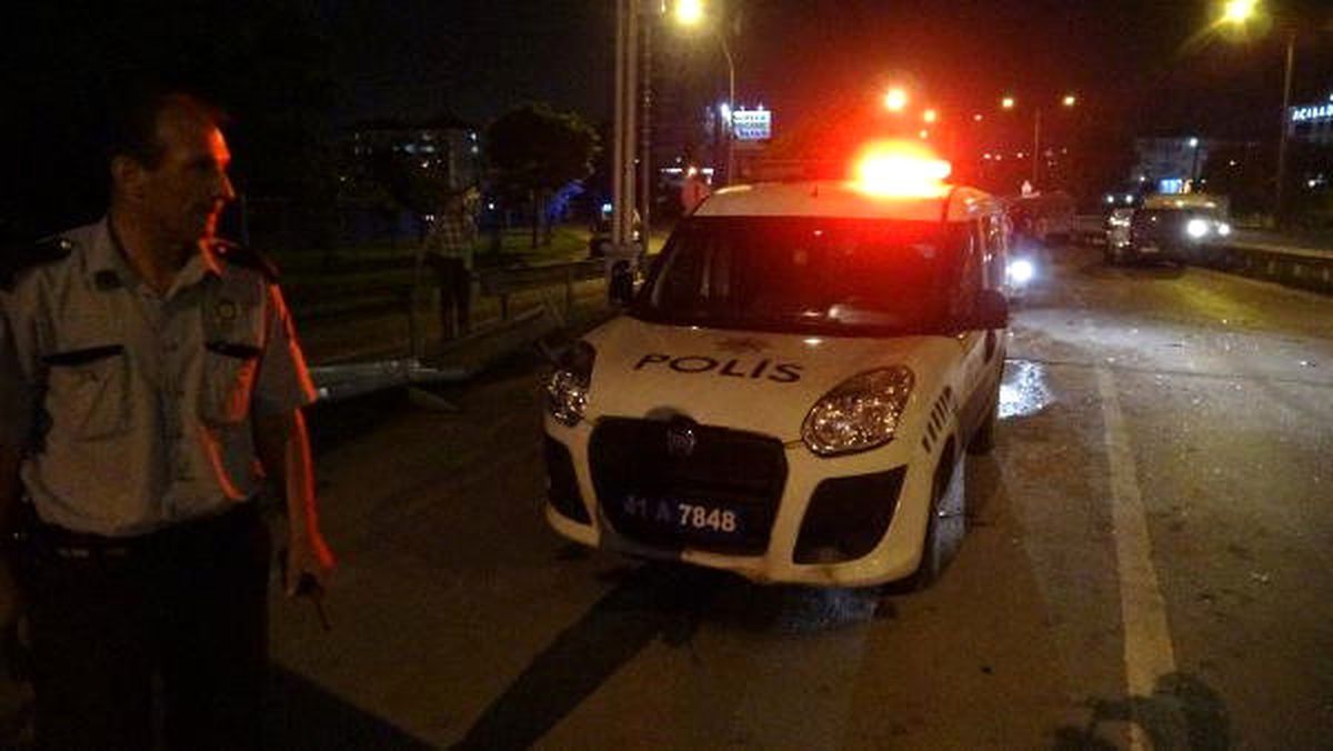 Dur İhtarına Uymadı, Kaçarken 4 Araca Çarptı