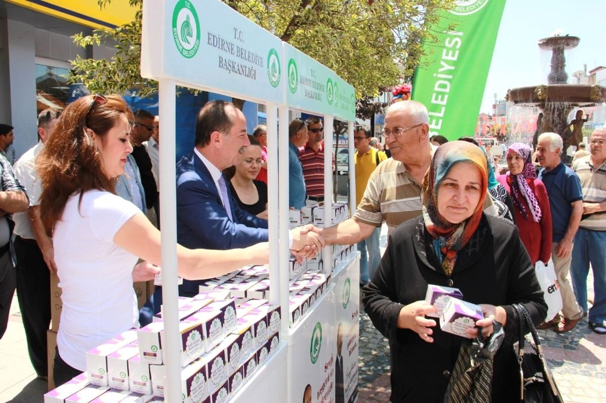Edirne Belediyesi 20 Bin Kutu Kandil Simidi Dağıttı
