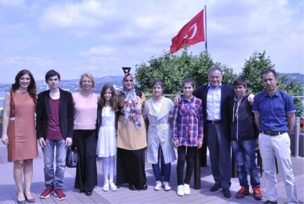 Enver Yücel, Teog \'Da Başarılı Olan Öğrencileri İstanbul\'da Ağırladı