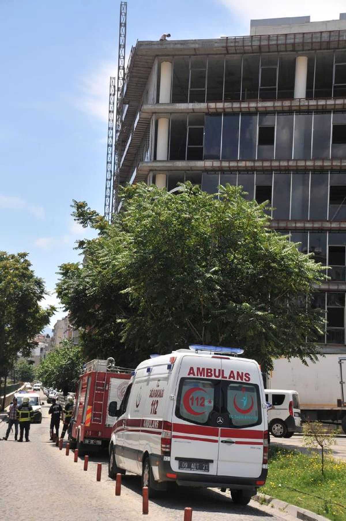 Eşi Başka Sığınma Evine Nakledilince Kendini Yakmak İstedi