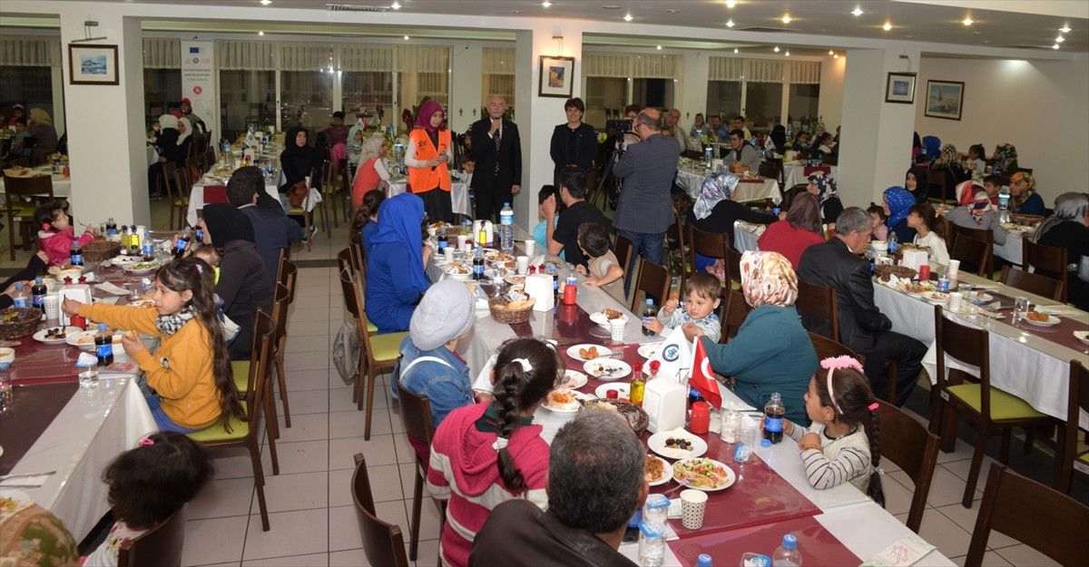 Eskişehir\'de Mültecilere İftar