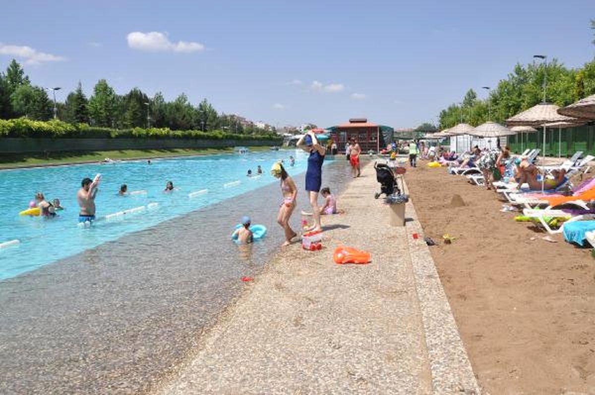 Eskişehir\'in Yapay Plajı Sezonu Açıyor