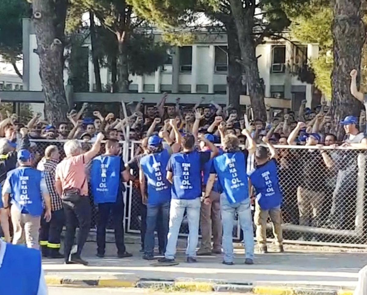 Eylemi Sürdüren Sendika Yönetimine Polis Müdahalesi: 14 Gözaltı