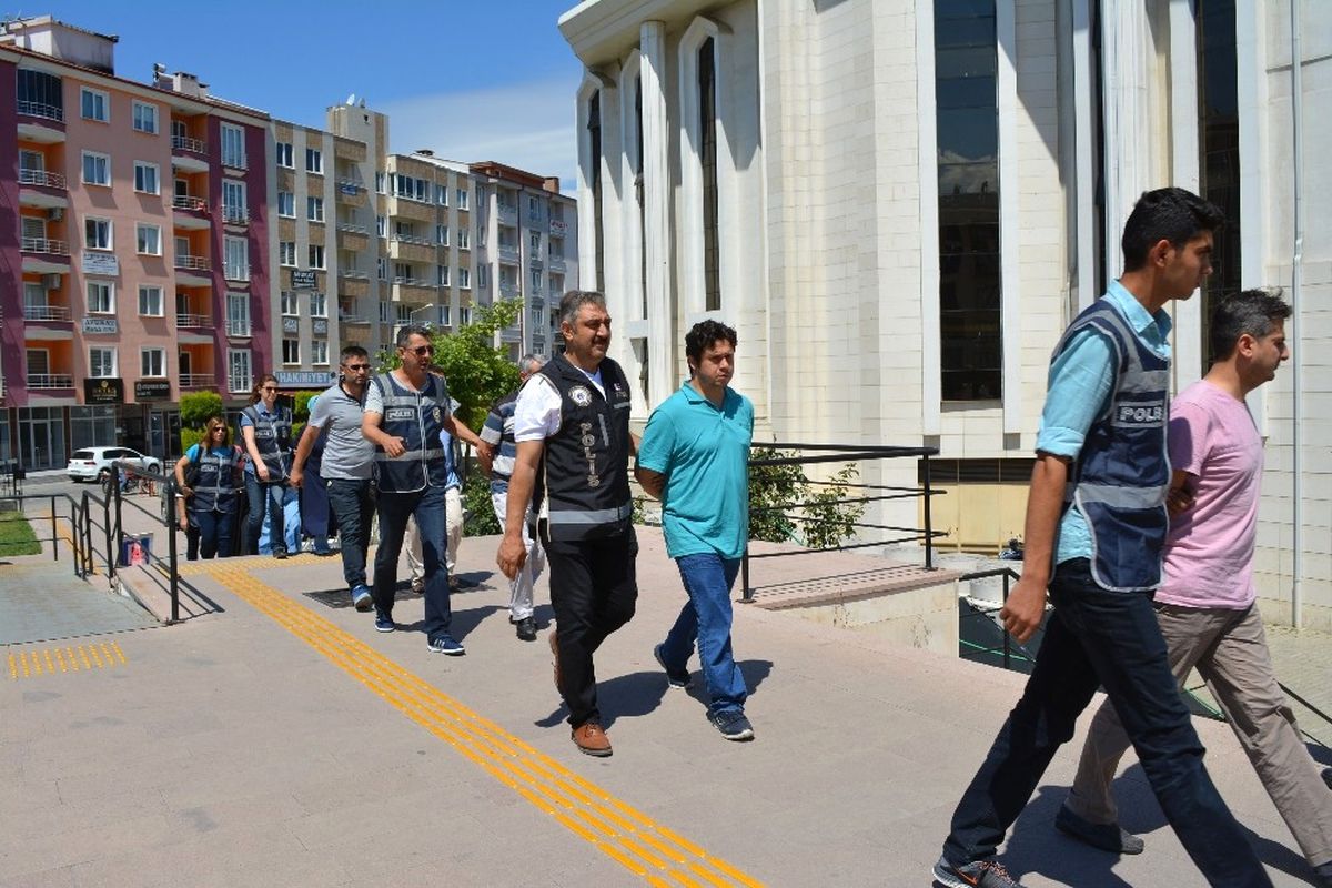 Fetö/pdy Operasyonunda 14 Kişi Adliyeye Sevk Edildi