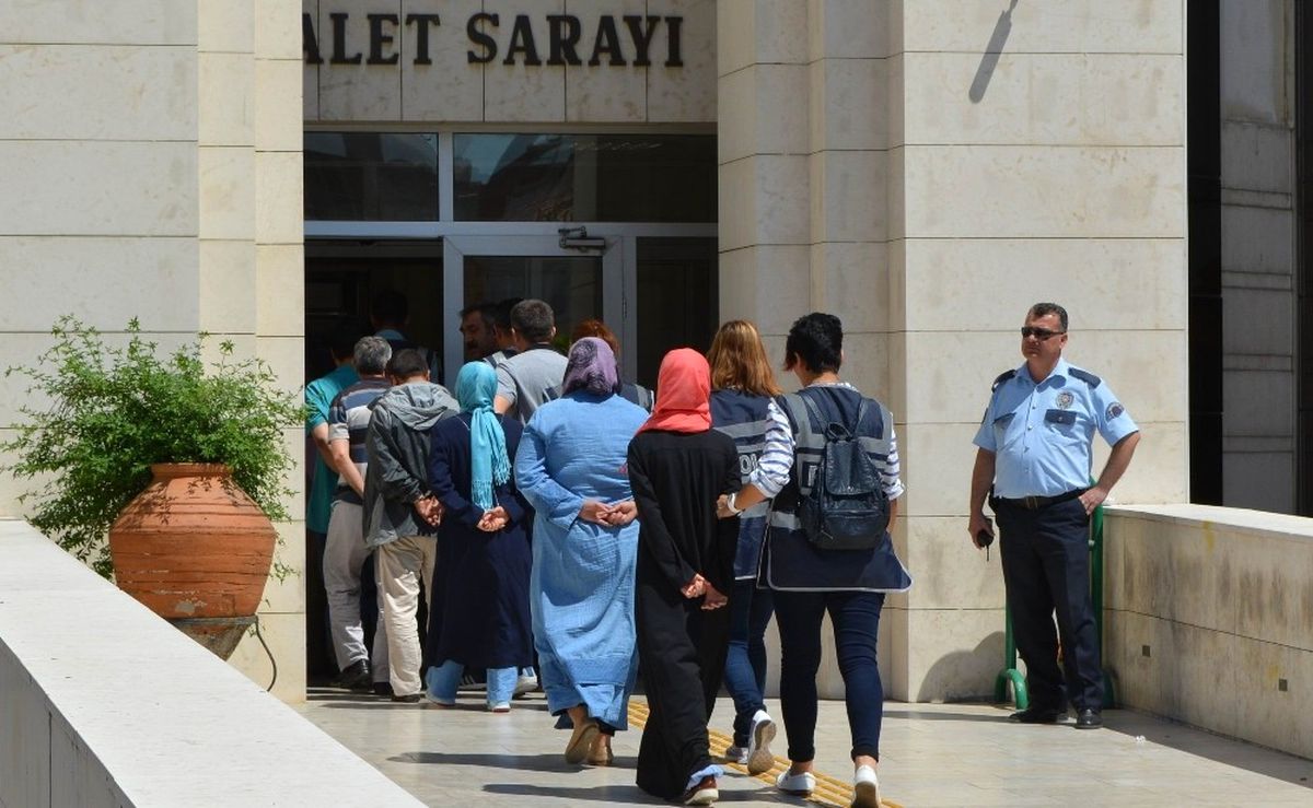 Fetö/pdy Operasyonunda Adliyeye Sevk Edilen 14 Kişiden 12\'si Tutuklandı