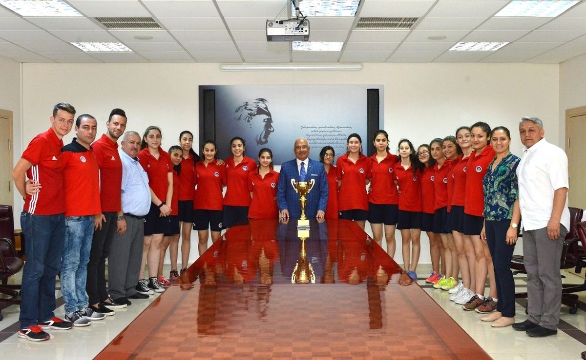 Genç Basketbolcular Başarılarını Başkan Kocamaz ile Paylaştı