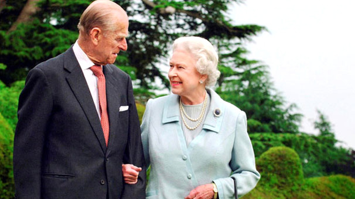 İngiltere Kraliçesi Iı. Elizabeth\'in Eşi Hastaneye Kaldırıldı
