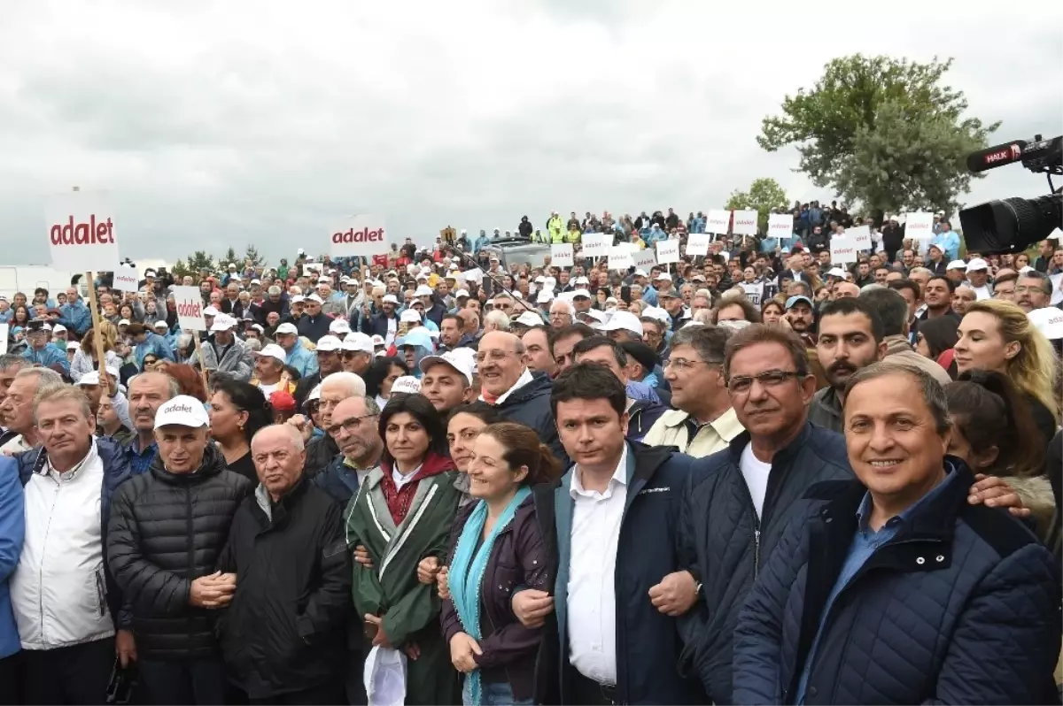 Kılıçdaroğlu, Grup Toplantısını \'Adalet Yürüyüşü\'nde Yaptı