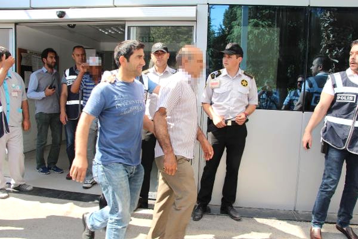Manisa Kışladaki Zehirlenme Şüphesiyle Gözaltına Alınanlardan 25\'i Adliyeye Sevk Edildi