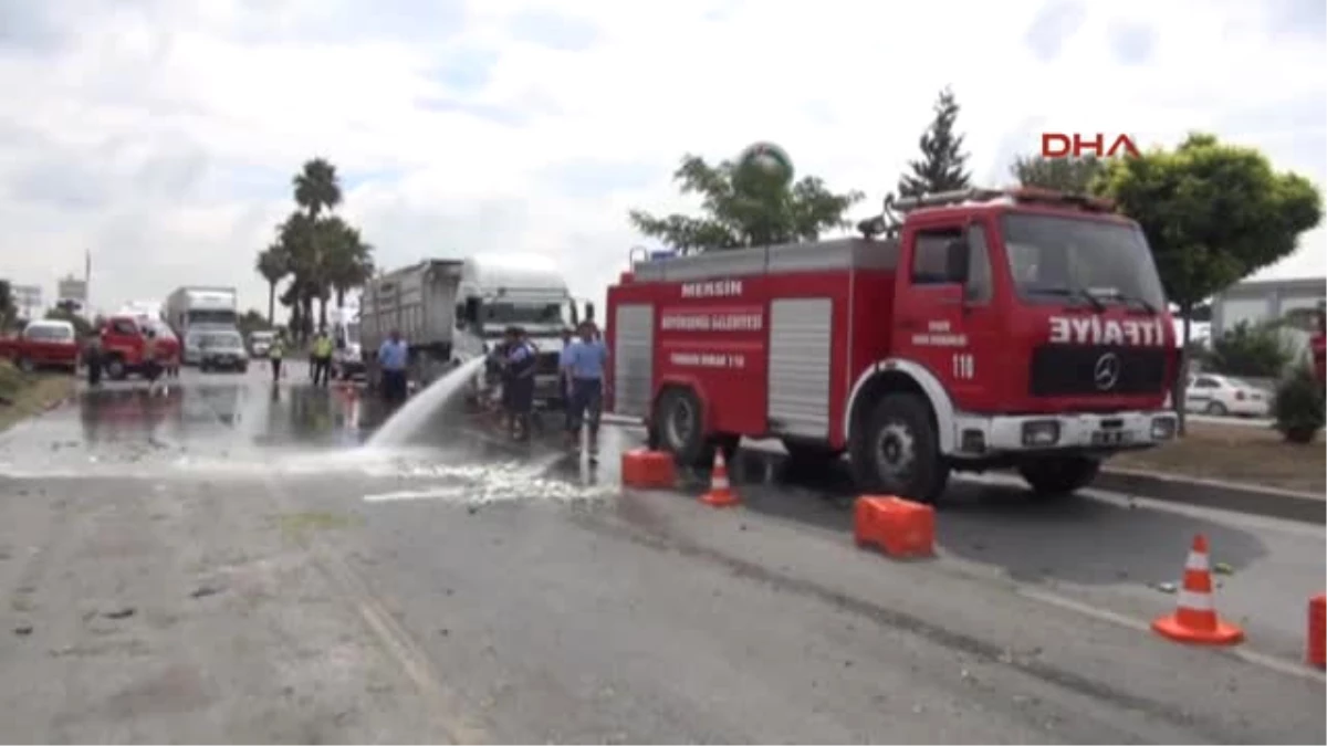 Mersin\' de Tır\' A Tarım Işçilerini Taşıyan Kamyonet Çarptı; 3 Ölü