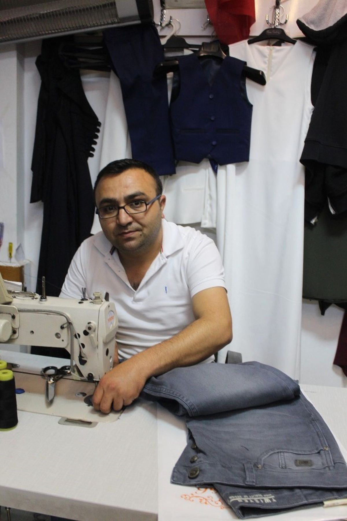 Niğde\'de Terzilerin 18 Saatlik Bayram Mesaisi Başladı