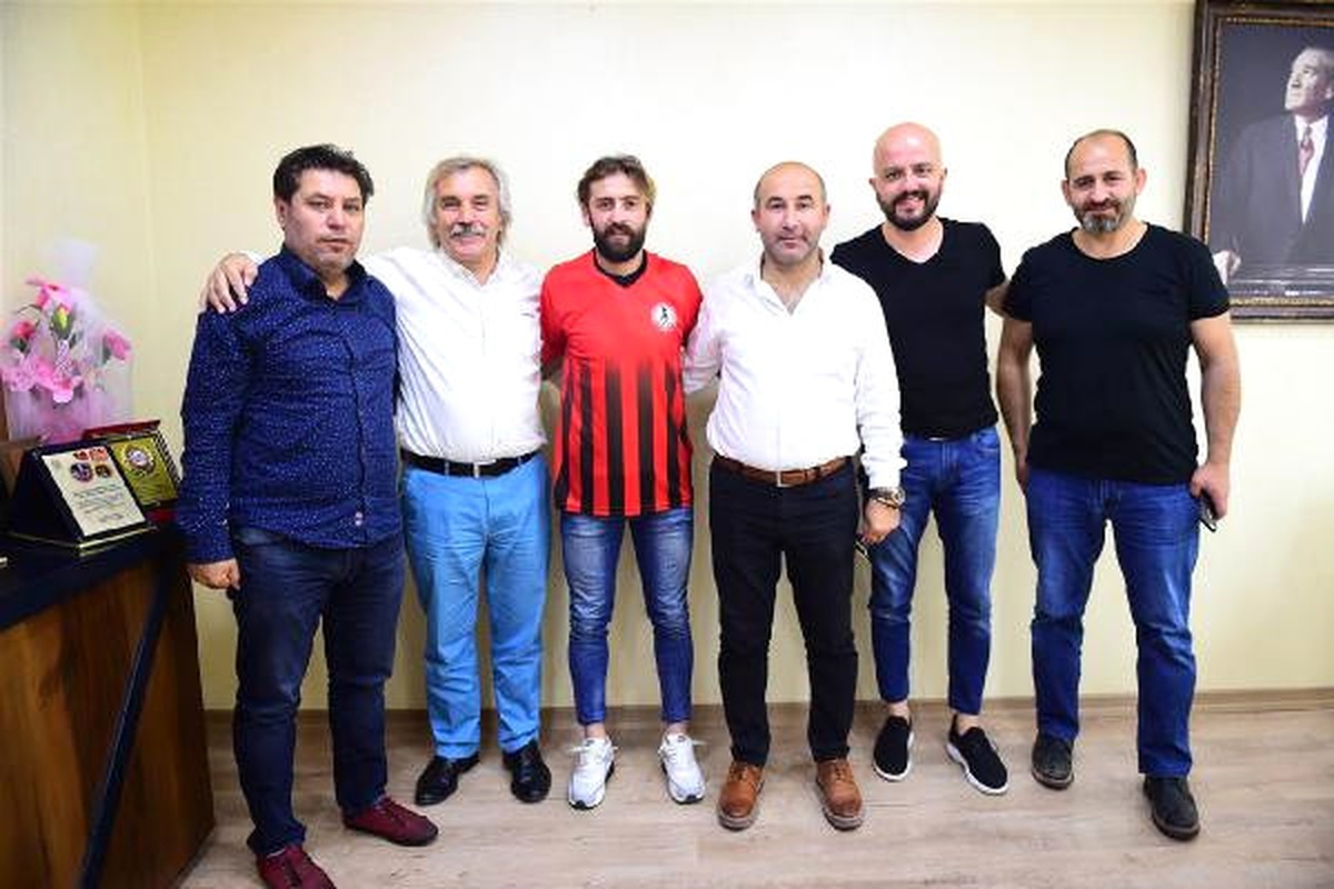 Orhangazi Belediyespor Kadir Gezer\'le İmzaladı