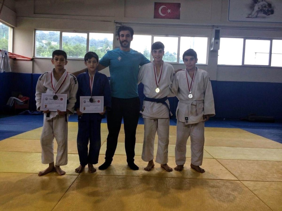 Salihlili Judocular Rize\'den 4 Madalya ile Döndü