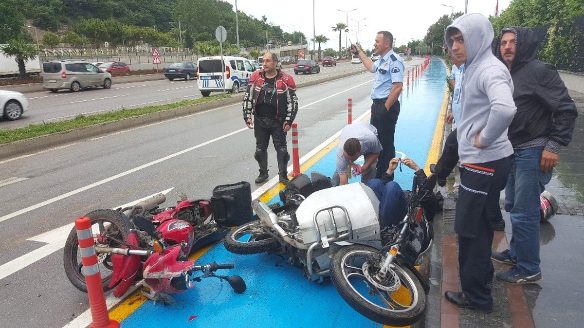 Samsun\'da Motosikletler Kafa Kafaya Çarpıştı: 1 Yaralı