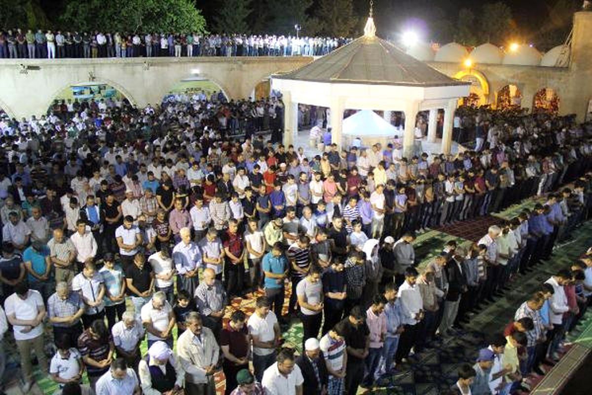 Şanlıurfa\'da Kadir Gecesi\'nde Camiler Doldu Taştı
