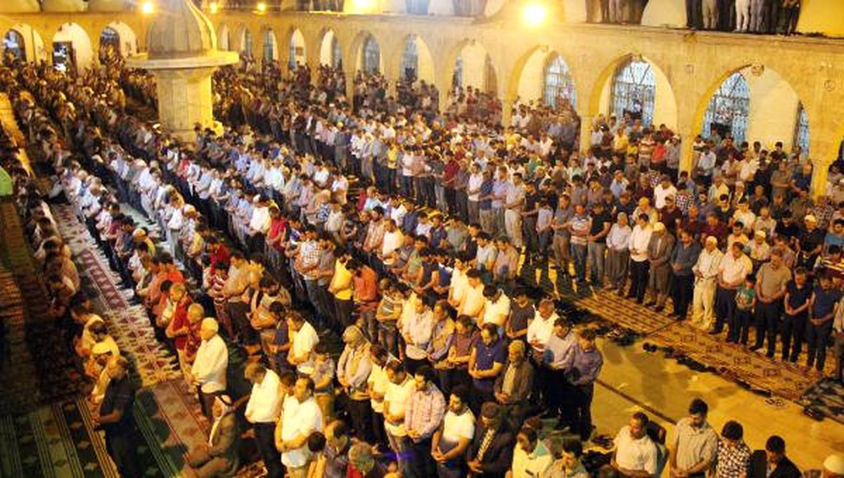 Şanlıurfa\'da Kadir Gecesi\'nde Camiler Doldu Taştı