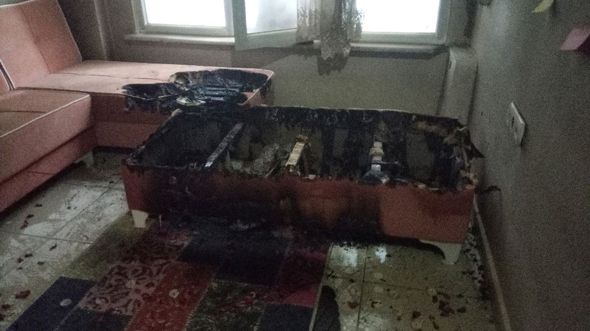 Sevgilisi Için Az Kalsın Evi Yakıyordu