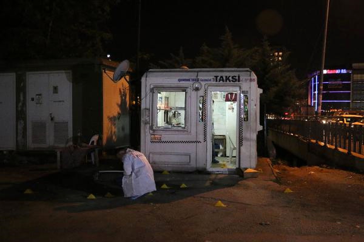 Taksicilerin Trafikteki Kavgası Kanlı Bitti: 1 Ölü, 2 Yaralı