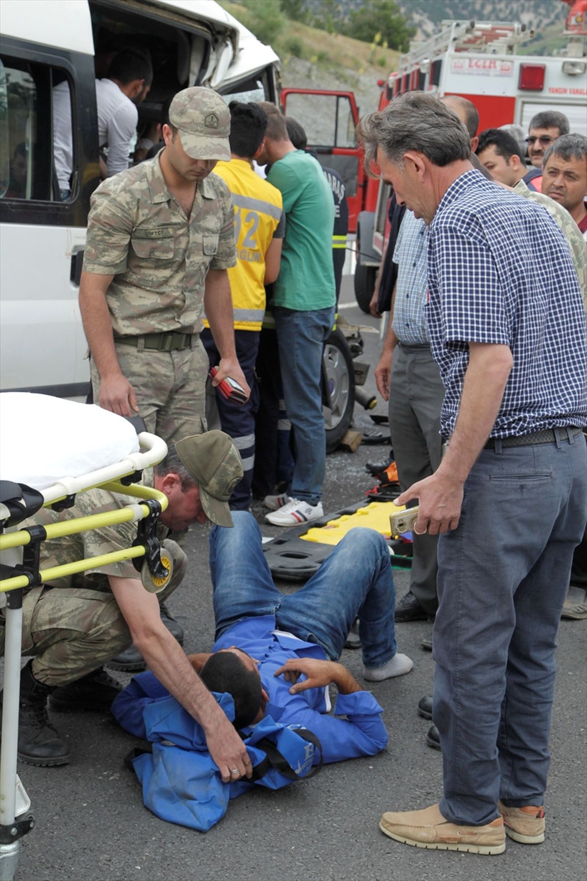 Tarım İşçilerini Taşıyan Minibüs Tıra Çarptı: 8 Yaralı