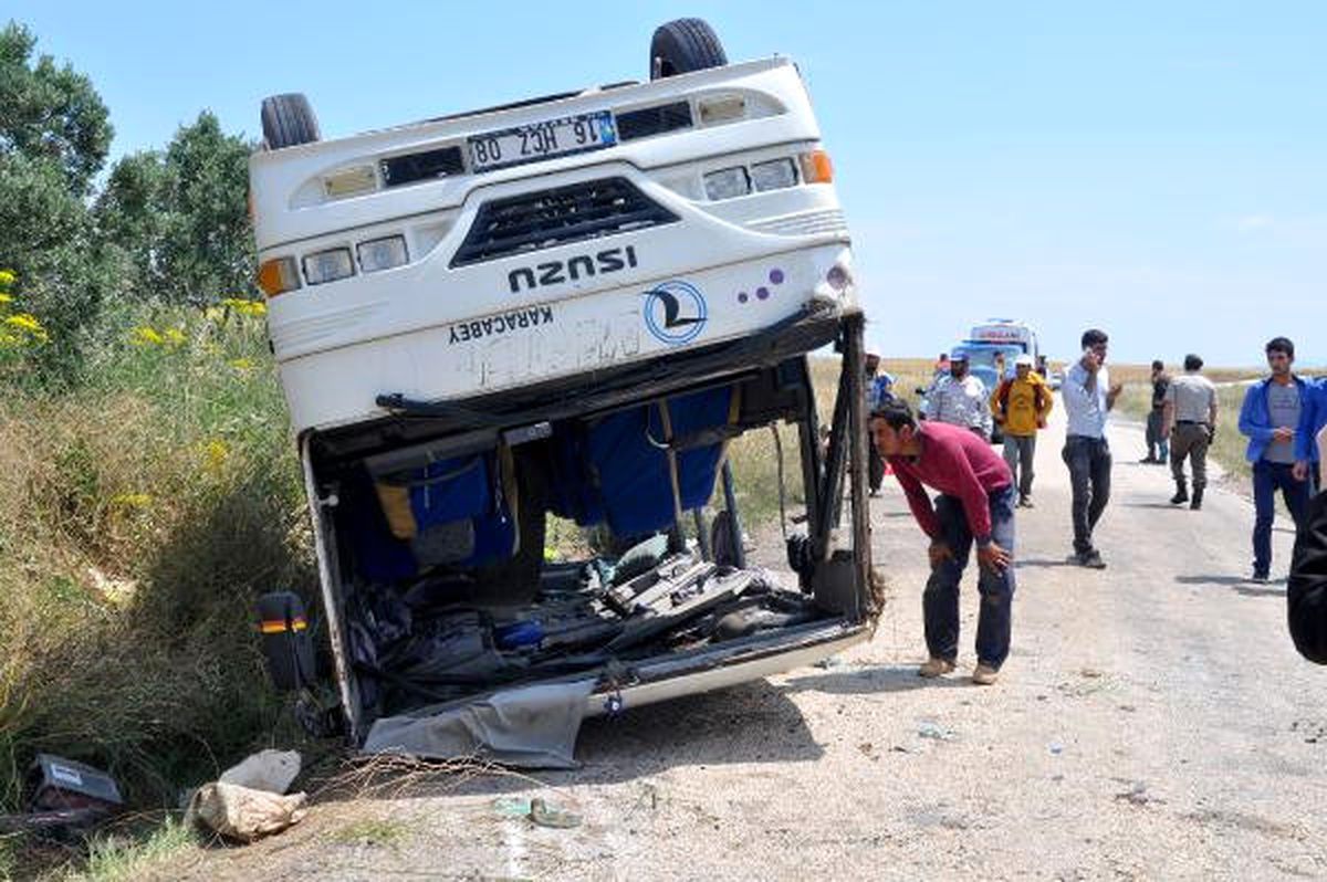 Tarım İşçilerini Taşıyan Otobüs Devrildi: 25 Yaralı